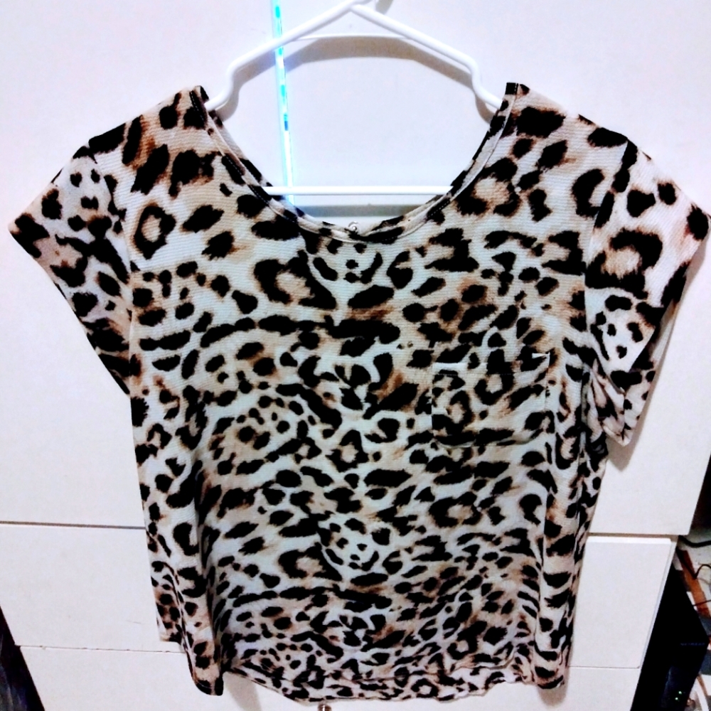 Lily White Leopard/Cheetah Print Cap Sleeve Blouse Top Size L